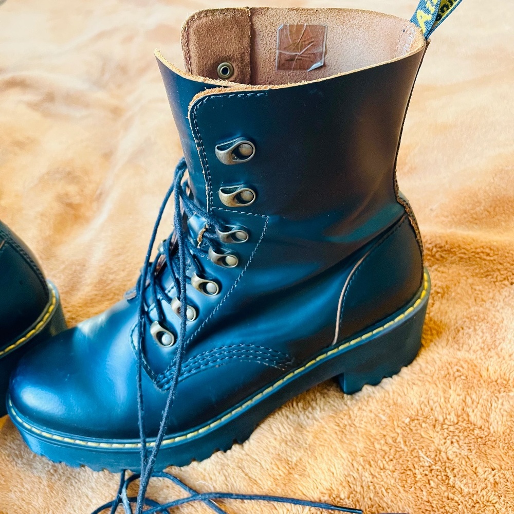 Dr. Martens Leona Vintage Smooth Heeled Boots